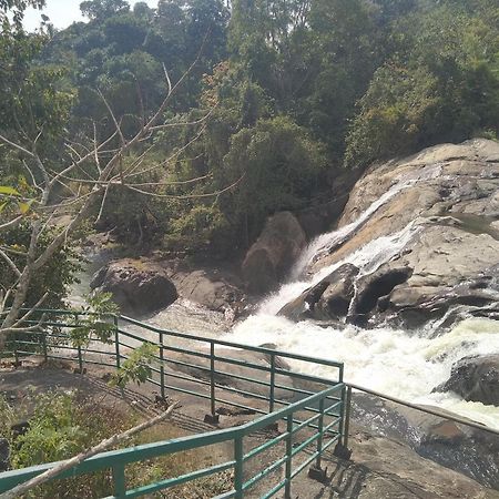 Monsoon Grande Hotel Munnar Exterior foto