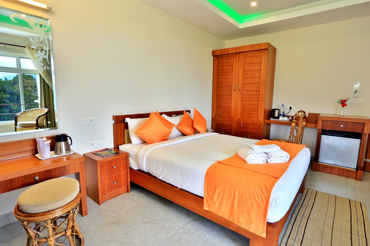 Monsoon Grande Hotel Munnar Exterior foto