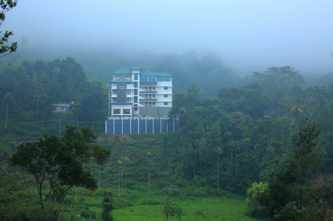 Monsoon Grande Hotel Munnar Exterior foto