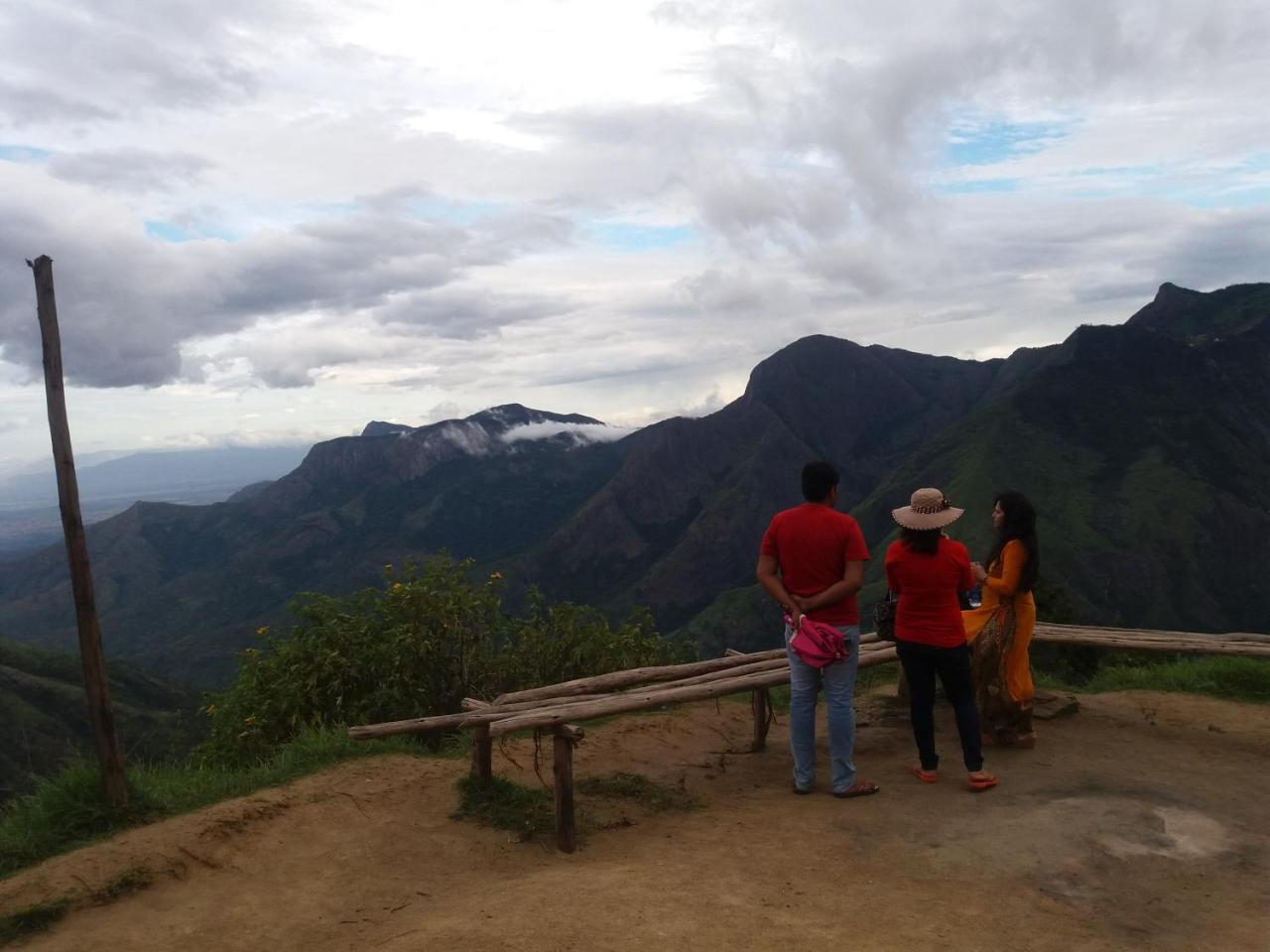 Monsoon Grande Hotel Munnar Exterior foto